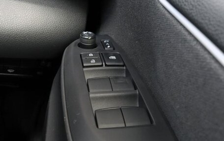 Toyota Yaris, 2022 год, 1 143 000 рублей, 25 фотография