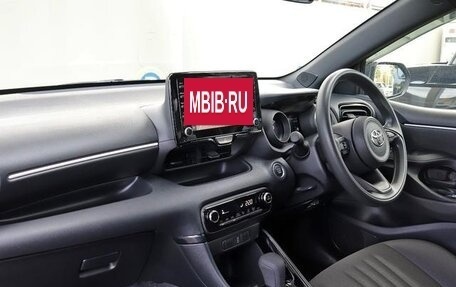 Toyota Yaris, 2022 год, 1 143 000 рублей, 27 фотография