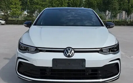 Volkswagen Golf VIII, 2022 год, 2 100 000 рублей, 2 фотография