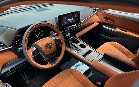 Toyota Granvia, 2024 год, 7 355 202 рублей, 4 фотография