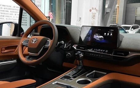 Toyota Granvia, 2024 год, 7 355 202 рублей, 8 фотография