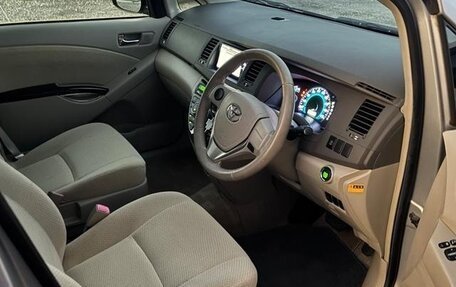 Toyota ISis I, 2012 год, 983 000 рублей, 11 фотография