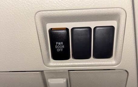 Toyota ISis I, 2012 год, 983 000 рублей, 17 фотография