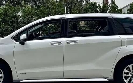 Toyota Granvia, 2024 год, 6 250 202 рублей, 2 фотография