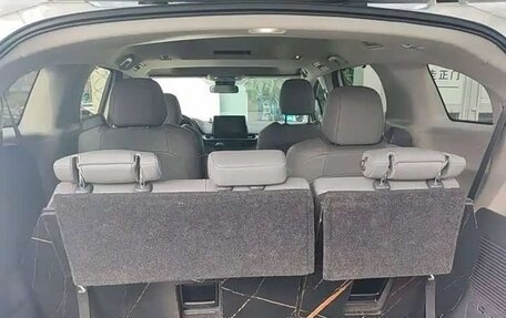 Toyota Granvia, 2024 год, 6 250 202 рублей, 3 фотография