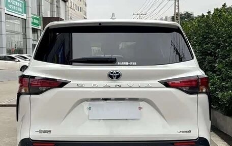 Toyota Granvia, 2024 год, 6 250 202 рублей, 5 фотография