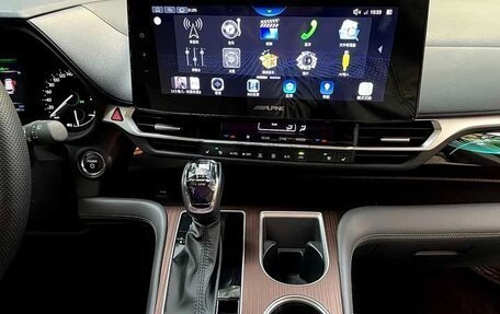 Toyota Granvia, 2024 год, 7 400 202 рублей, 2 фотография