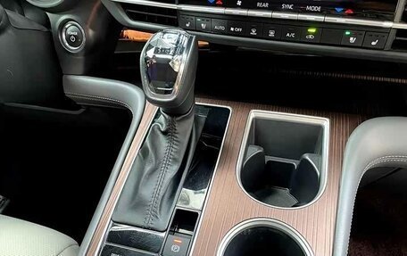 Toyota Granvia, 2024 год, 7 400 202 рублей, 8 фотография