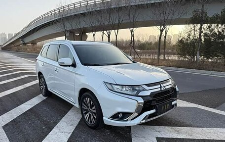 Mitsubishi Outlander III рестайлинг 3, 2022 год, 1 950 002 рублей, 1 фотография
