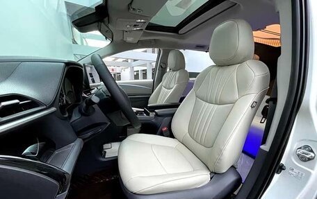 Toyota Granvia, 2024 год, 7 400 202 рублей, 9 фотография