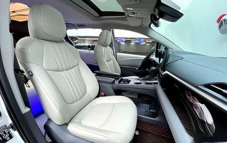 Toyota Granvia, 2024 год, 7 400 202 рублей, 6 фотография