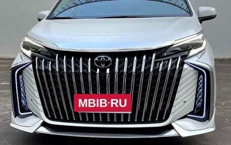 Toyota Granvia, 2024 год, 7 400 202 рублей, 10 фотография