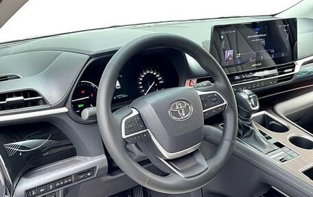 Toyota Granvia, 2024 год, 7 400 202 рублей, 22 фотография