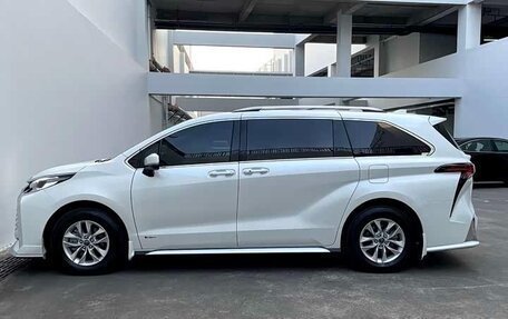 Toyota Granvia, 2024 год, 7 400 202 рублей, 20 фотография