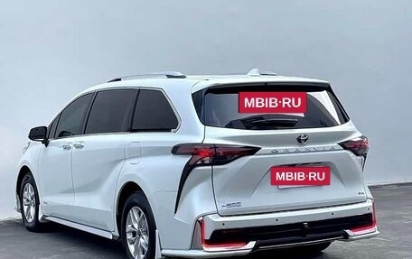 Toyota Granvia, 2024 год, 7 400 202 рублей, 14 фотография