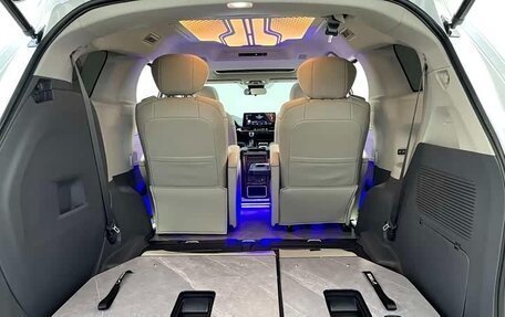 Toyota Granvia, 2024 год, 7 400 202 рублей, 33 фотография