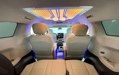 Toyota Granvia, 2024 год, 7 400 202 рублей, 32 фотография