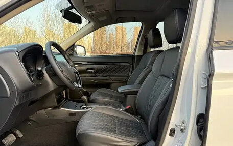 Mitsubishi Outlander III рестайлинг 3, 2022 год, 1 950 002 рублей, 2 фотография