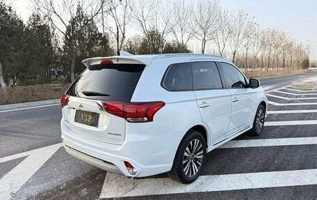 Mitsubishi Outlander III рестайлинг 3, 2022 год, 1 950 002 рублей, 11 фотография