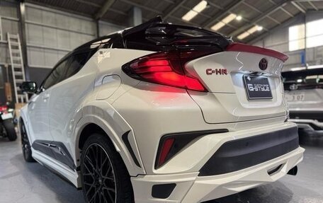 Toyota C-HR I рестайлинг, 2023 год, 1 598 000 рублей, 4 фотография