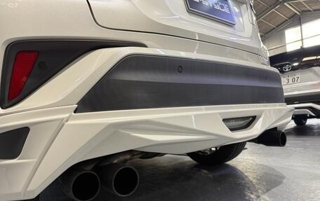 Toyota C-HR I рестайлинг, 2023 год, 1 598 000 рублей, 10 фотография