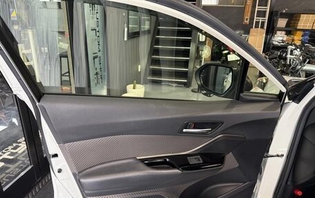 Toyota C-HR I рестайлинг, 2023 год, 1 598 000 рублей, 18 фотография