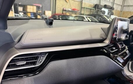 Toyota C-HR I рестайлинг, 2023 год, 1 598 000 рублей, 22 фотография