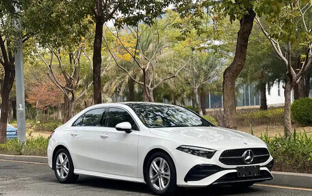 Mercedes-Benz A-Класс, 2023 год, 1 900 000 рублей, 3 фотография