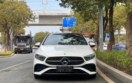 Mercedes-Benz A-Класс, 2023 год, 1 900 000 рублей, 2 фотография