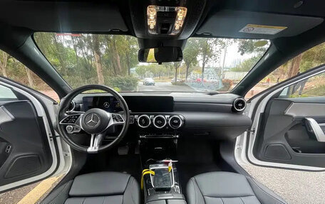 Mercedes-Benz A-Класс, 2023 год, 1 900 000 рублей, 7 фотография