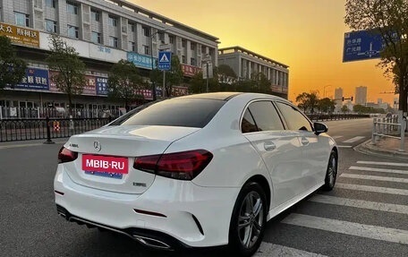 Mercedes-Benz A-Класс, 2022 год, 1 870 000 рублей, 5 фотография