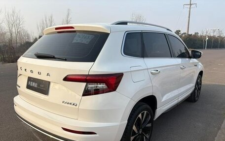 Skoda Karoq I, 2022 год, 1 530 000 рублей, 4 фотография
