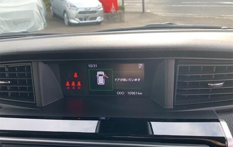 Toyota Roomy I, 2023 год, 21 фотография