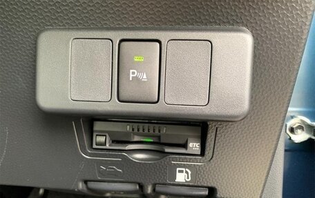 Toyota Roomy I, 2023 год, 19 фотография