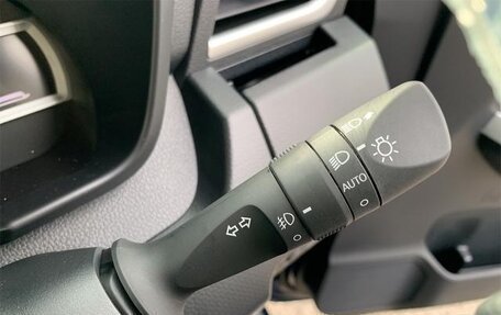 Toyota Roomy I, 2023 год, 16 фотография