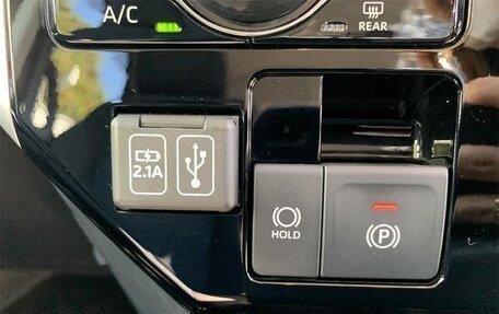 Toyota Roomy I, 2023 год, 24 фотография