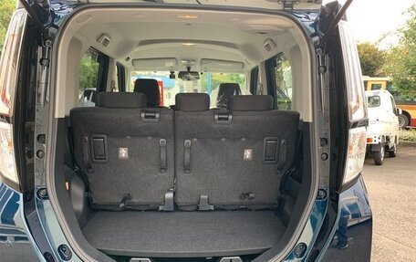 Toyota Roomy I, 2023 год, 31 фотография