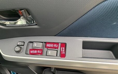 Toyota Roomy I, 2023 год, 18 фотография