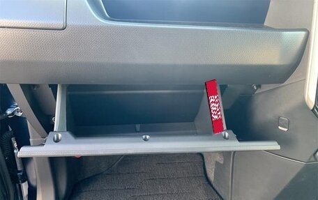 Toyota Roomy I, 2023 год, 28 фотография