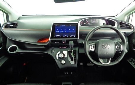 Toyota Sienta II, 2022 год, 1 166 000 рублей, 10 фотография