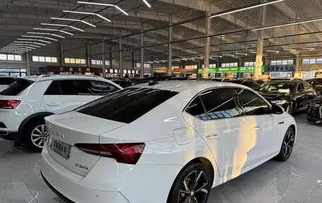 Skoda Superb III рестайлинг, 2022 год, 2 200 000 рублей, 6 фотография