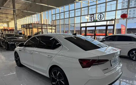 Skoda Superb III рестайлинг, 2022 год, 2 200 000 рублей, 4 фотография