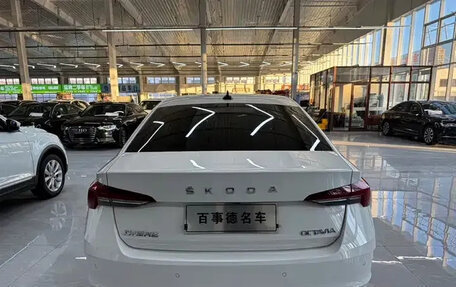 Skoda Superb III рестайлинг, 2022 год, 2 200 000 рублей, 5 фотография