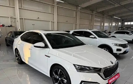 Skoda Superb III рестайлинг, 2022 год, 2 200 000 рублей, 3 фотография