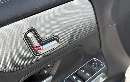 Mercedes-Benz GLB, 2021 год, 1 820 000 рублей, 14 фотография