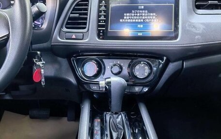 Honda Vezel, 2021 год, 1 400 000 рублей, 13 фотография