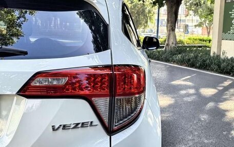 Honda Vezel, 2021 год, 1 400 000 рублей, 17 фотография