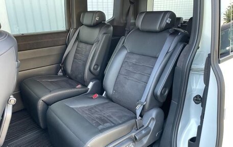 Honda Stepwgn, 2022 год, 2 318 000 рублей, 18 фотография