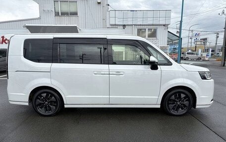 Honda Stepwgn, 2022 год, 2 470 000 рублей, 4 фотография