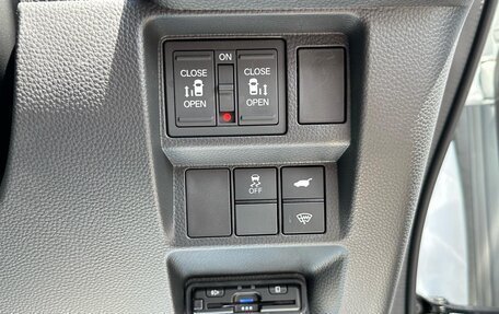 Honda Stepwgn, 2022 год, 2 470 000 рублей, 18 фотография